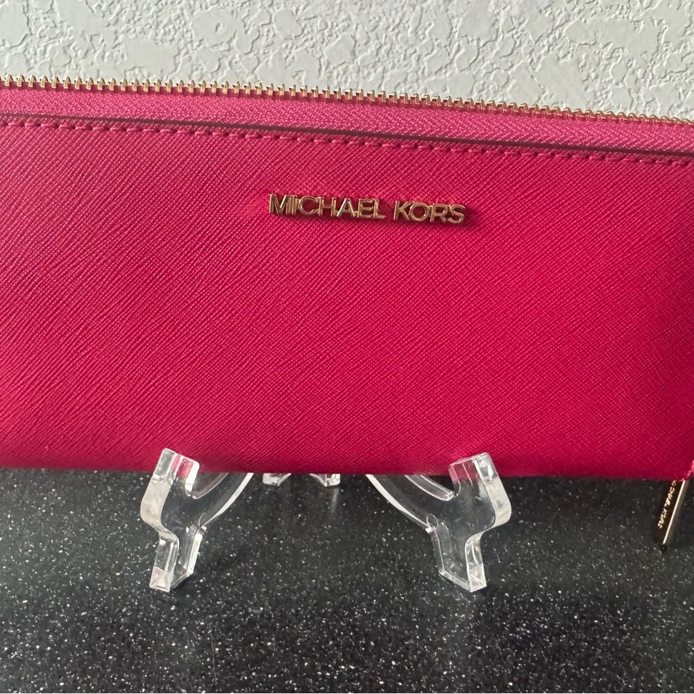 Michael Kors Jet Set Travel Three-quarter Zip Wallet